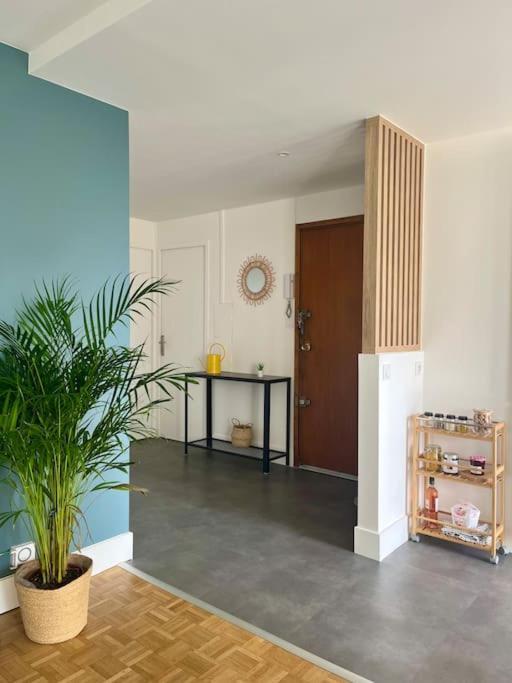 Chambre Privee Dans Un Appartement Partage Villeurbanne Luaran gambar