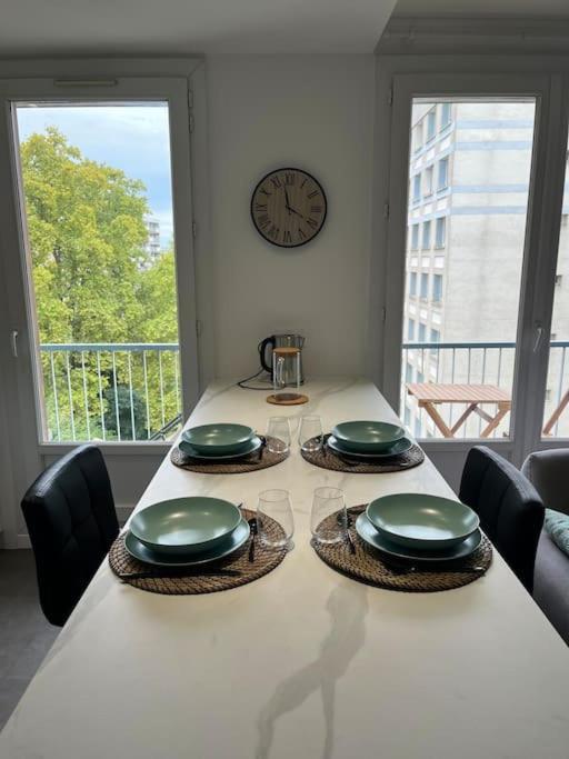 Chambre Privee Dans Un Appartement Partage Villeurbanne Luaran gambar