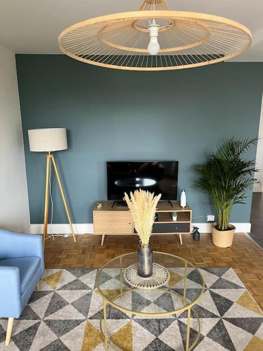 Chambre Privee Dans Un Appartement Partage Villeurbanne Luaran gambar