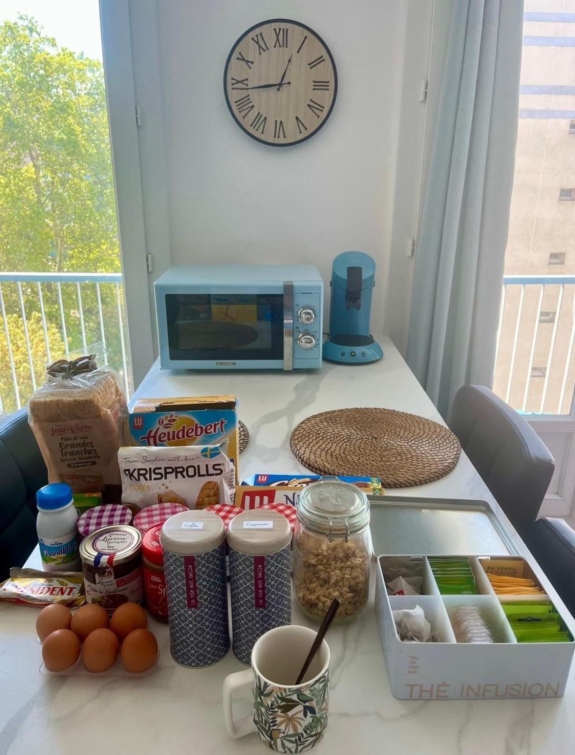 Chambre Privee Dans Un Appartement Partage Villeurbanne Luaran gambar